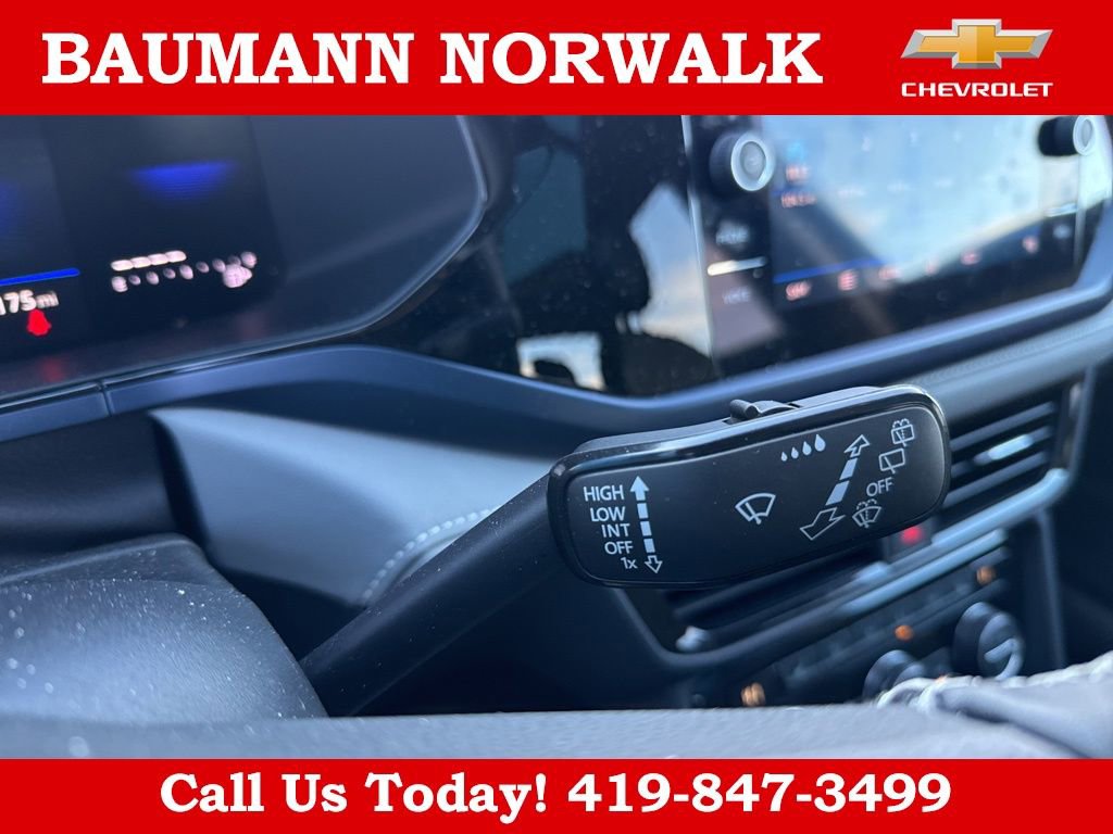 Used 2024 Volkswagen Taos SE w/ Panoramic Sunroof Package image 6