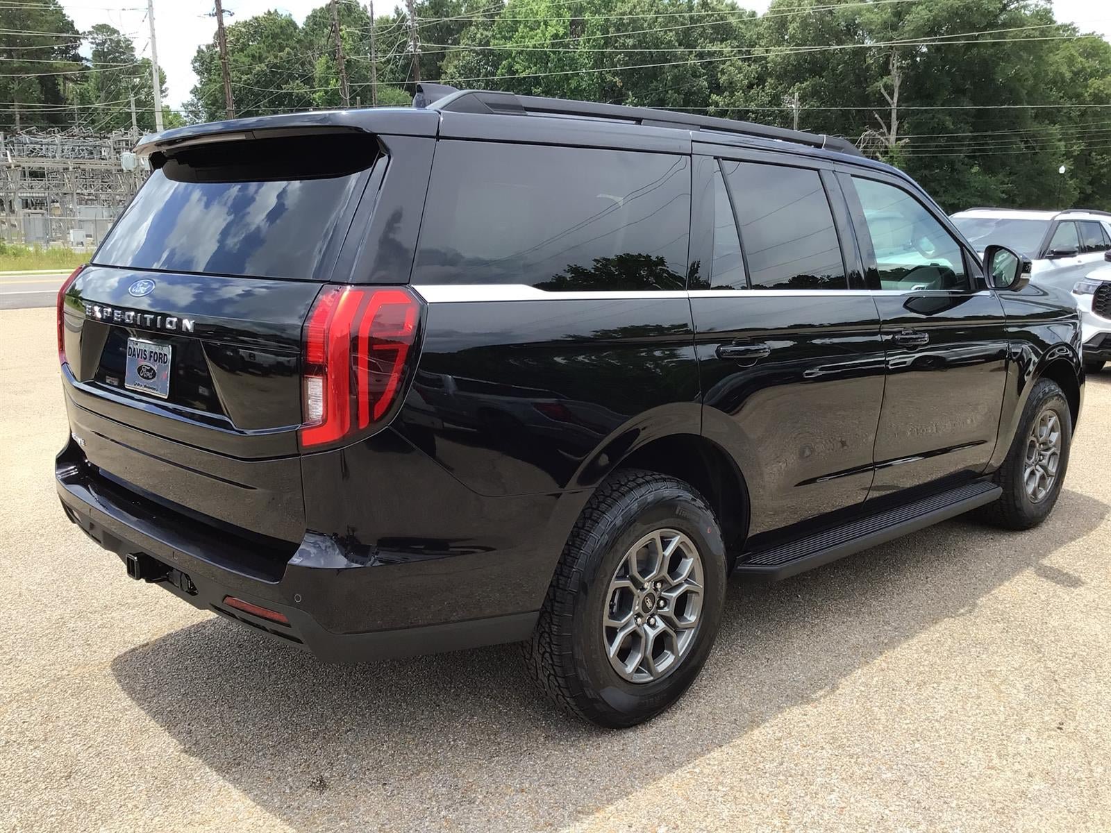 New 2026 Ford Expedition Active RWD image 8