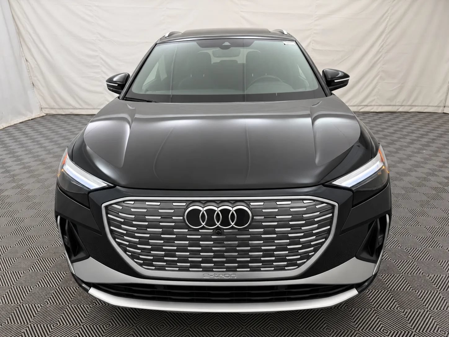 Used 2023 Audi Q4 e-tron Premium Plus w/ Premium Plus AWD/4WD image 3