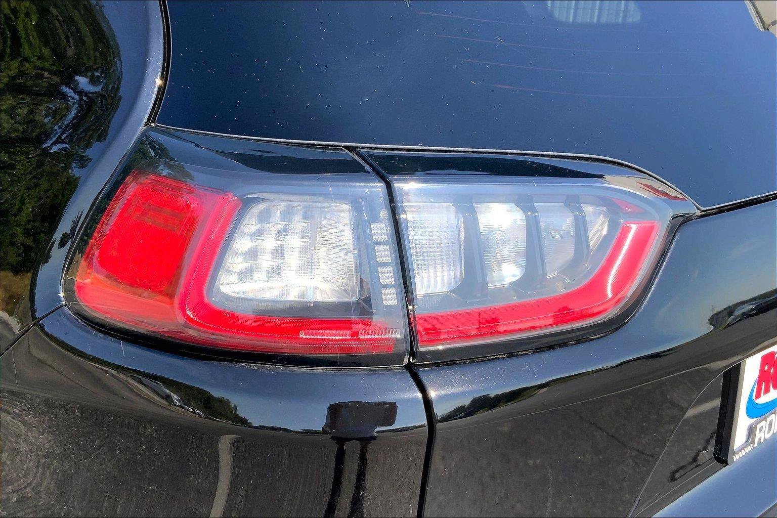 Used 2022 Jeep Cherokee Latitude Lux w/ Sun & Sound Group FWD image 29