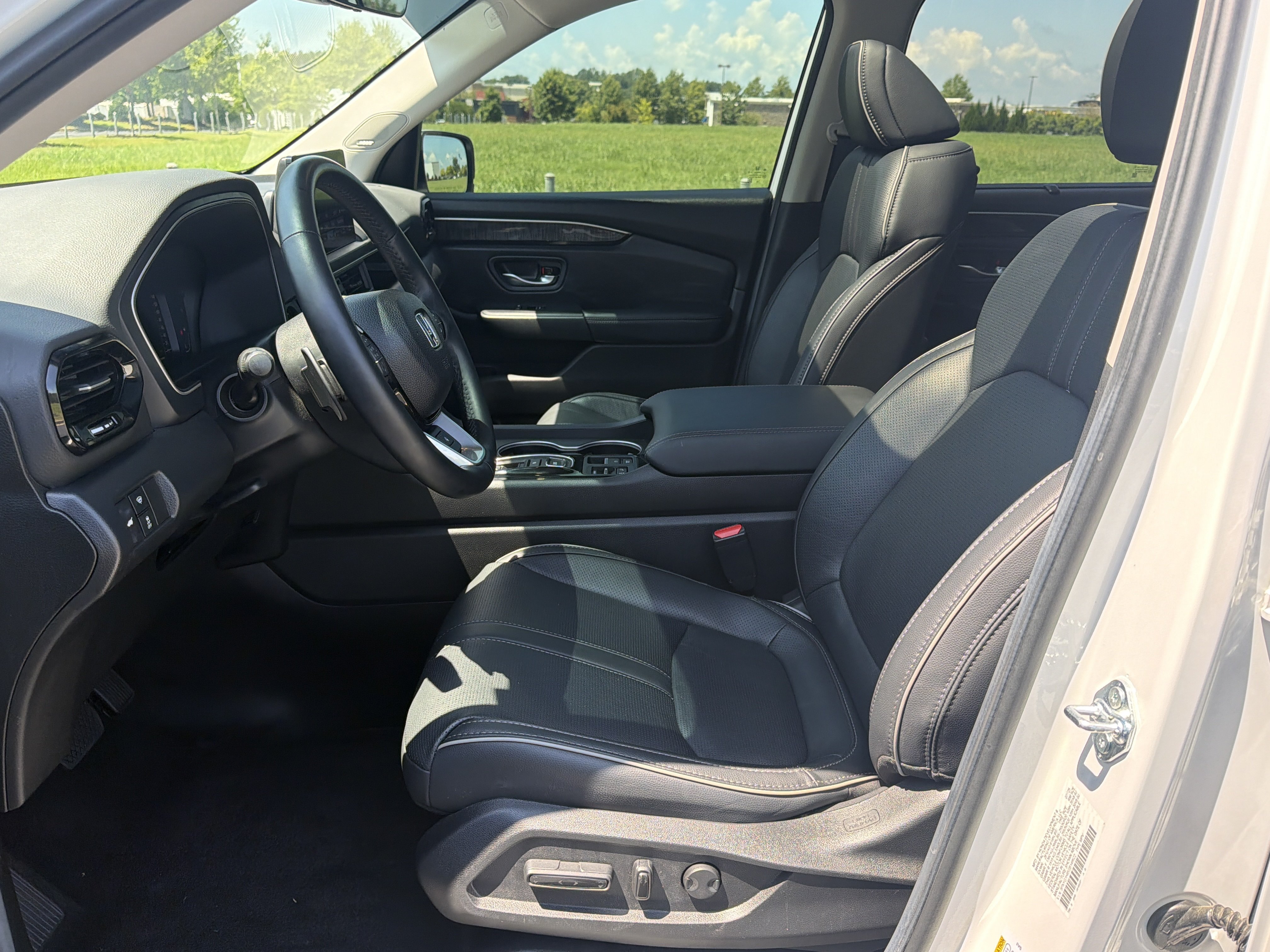 Used 2025 Honda Pilot Elite image 24