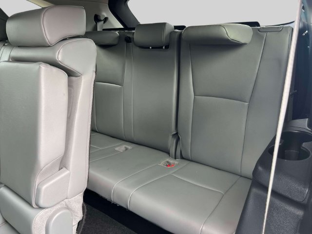 Used 2024 Toyota Highlander XLE AWD/4WD image 19