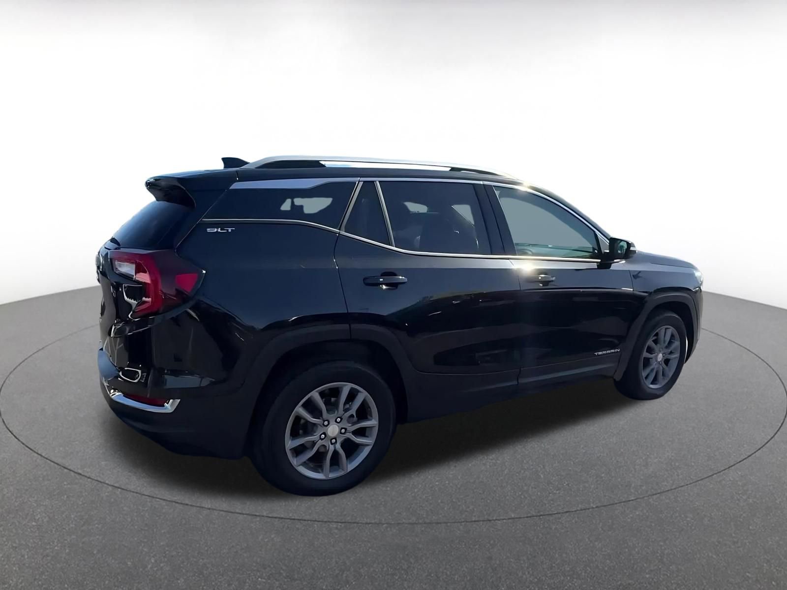 Used 2024 GMC Terrain SLT AWD/4WD image 15