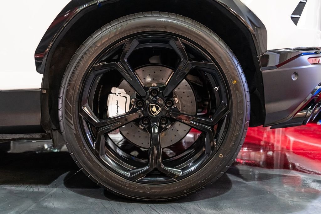 Used 2019 Lamborghini Urus AWD/4WD image 30