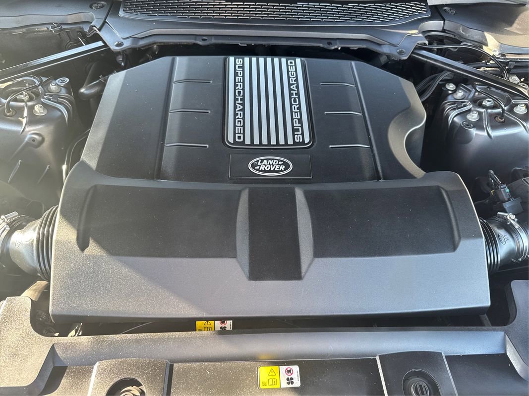 Used 2015 Land Rover Range Rover Sport SE image 23