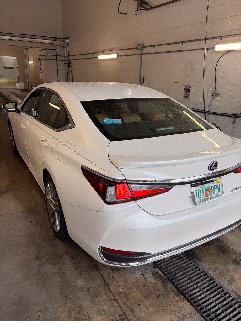 Used 2021 Lexus ES 300h w/ Accessory Package FWD image 6