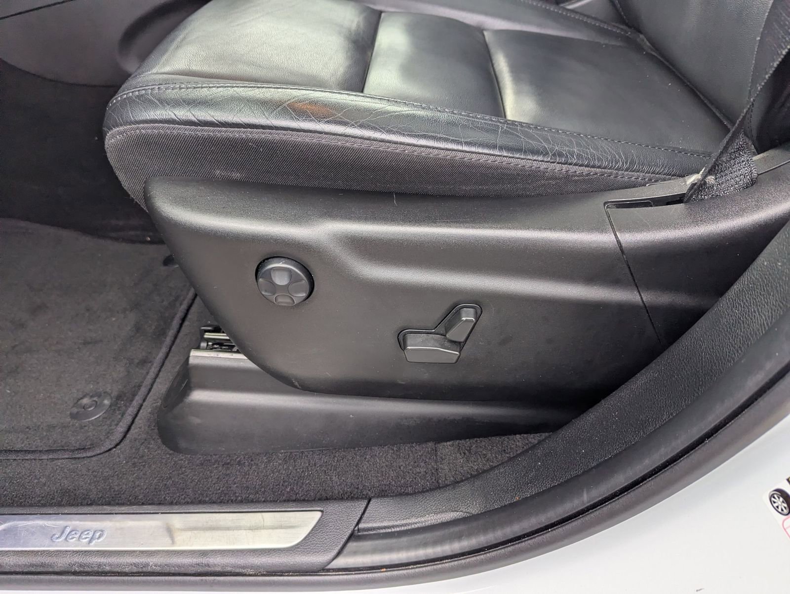 Certified 2022 Jeep Grand Cherokee Limited w/ Tech Group image 11