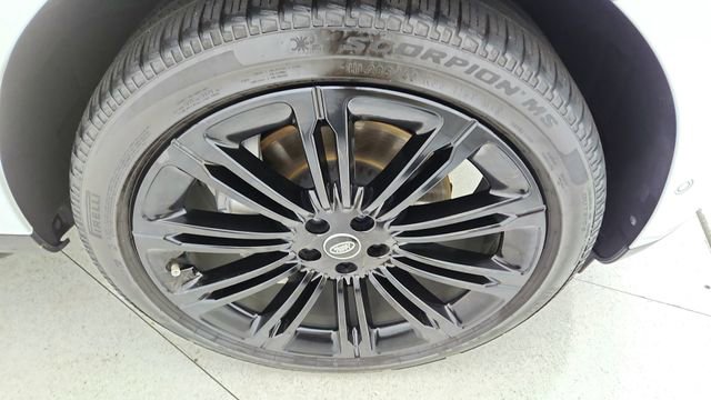 Used 2025 Land Rover Range Rover SE image 56