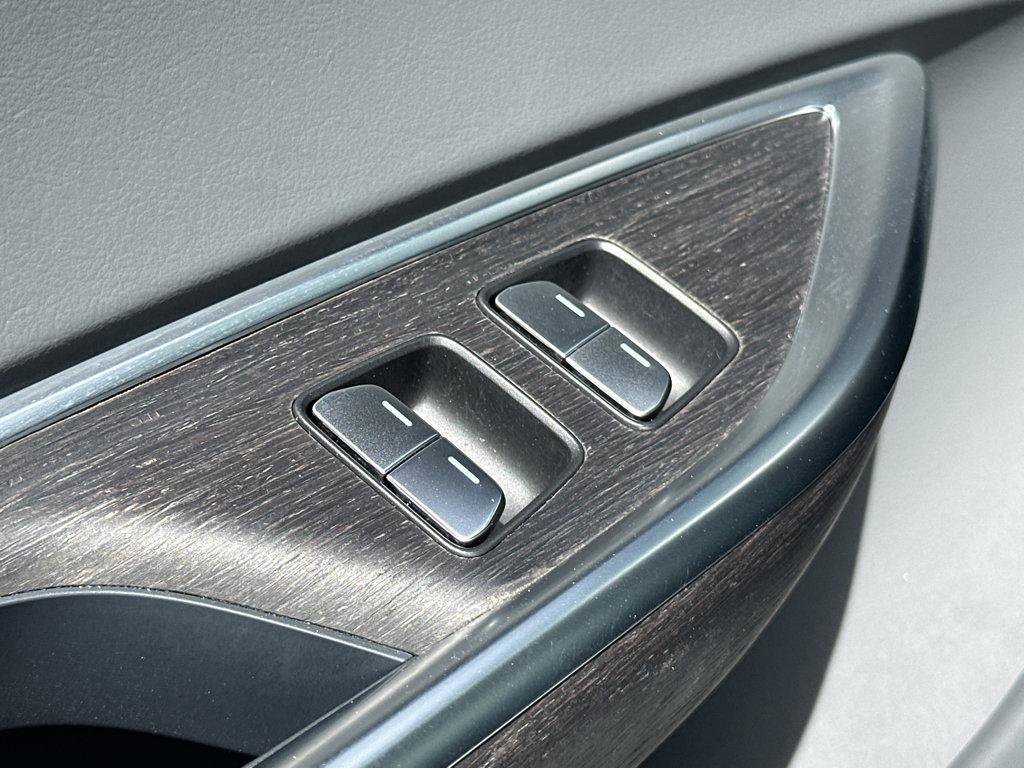 Used 2024 Lucid Air Pure RWD image 33