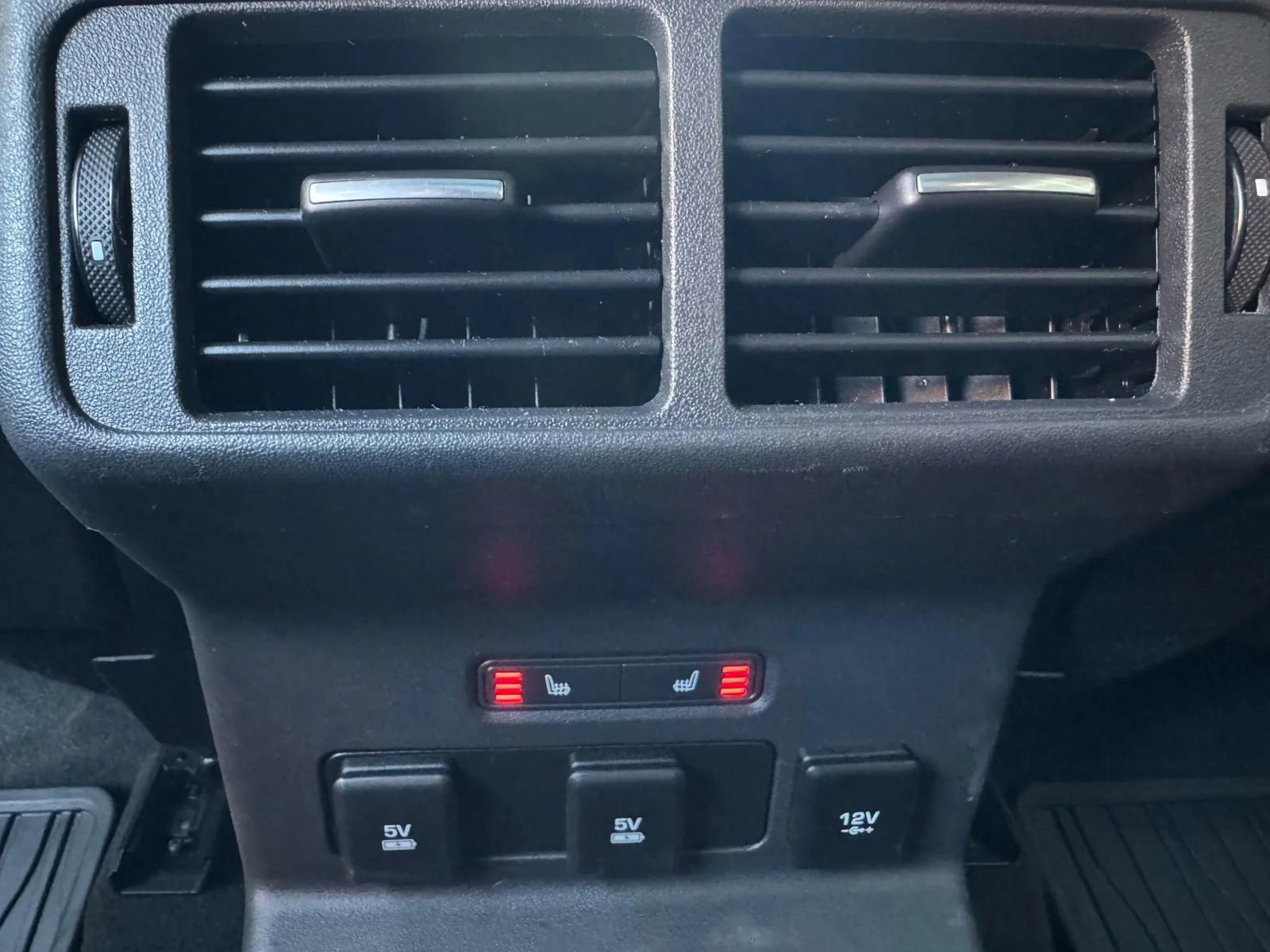 Used 2018 Land Rover Range Rover Velar R-Dynamic SE image 20