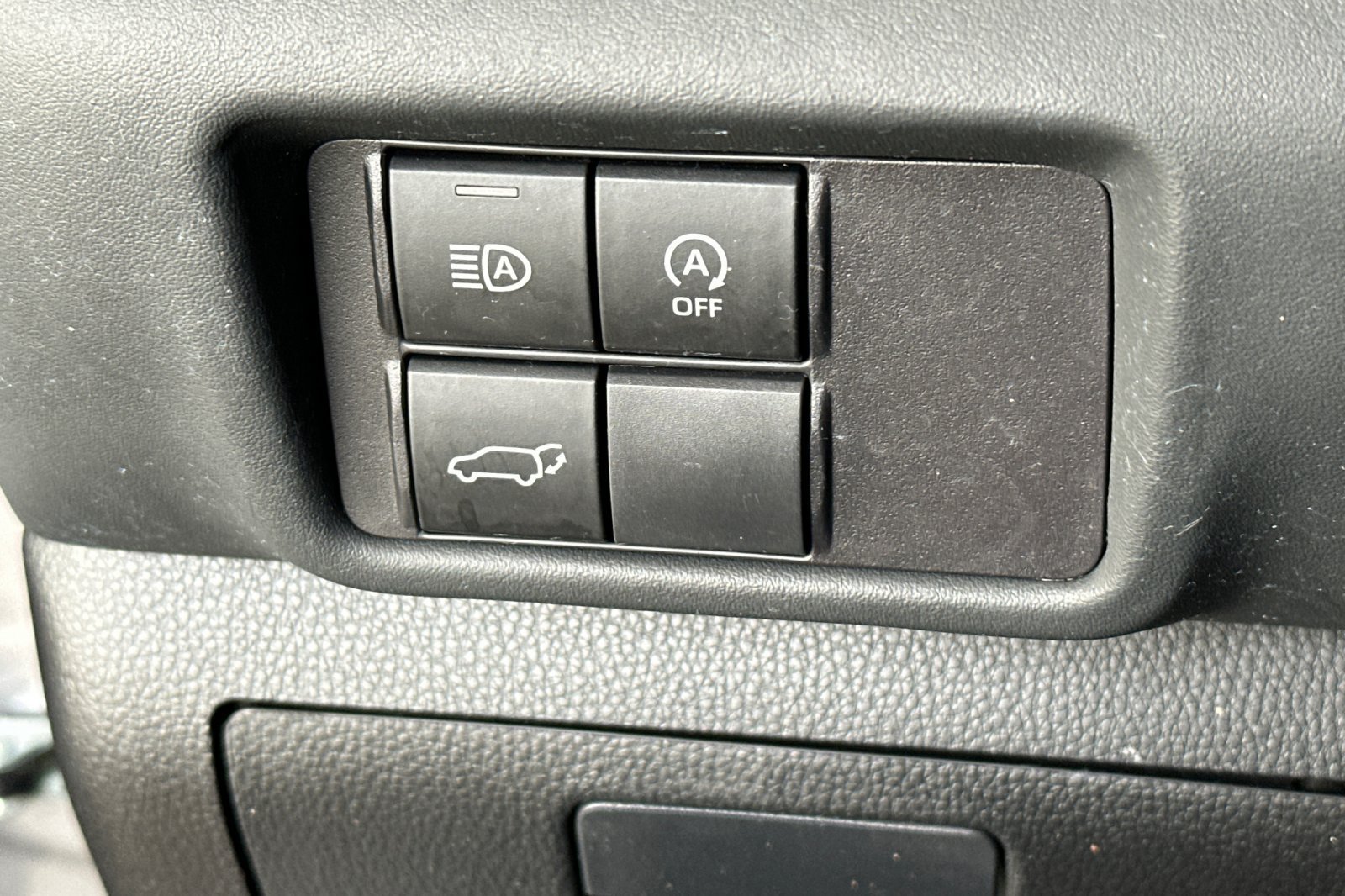 Used 2023 Toyota Highlander XLE AWD/4WD image 32