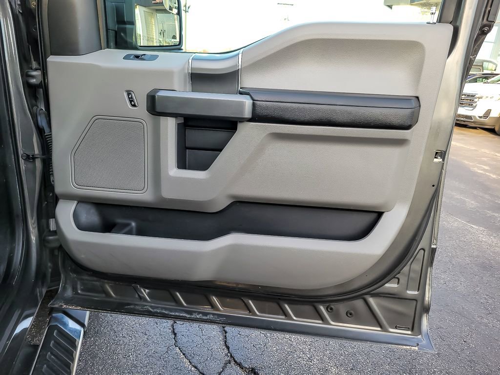 Used 2016 Ford F150 XLT w/ Equipment Group 302A Luxury image 16