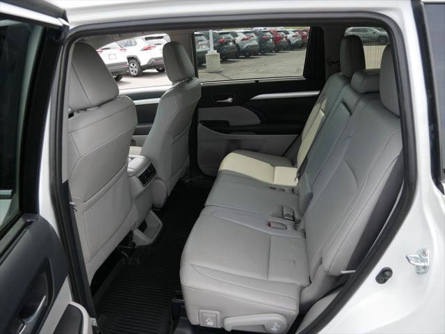 Certified 2019 Toyota Highlander XLE AWD/4WD image 11