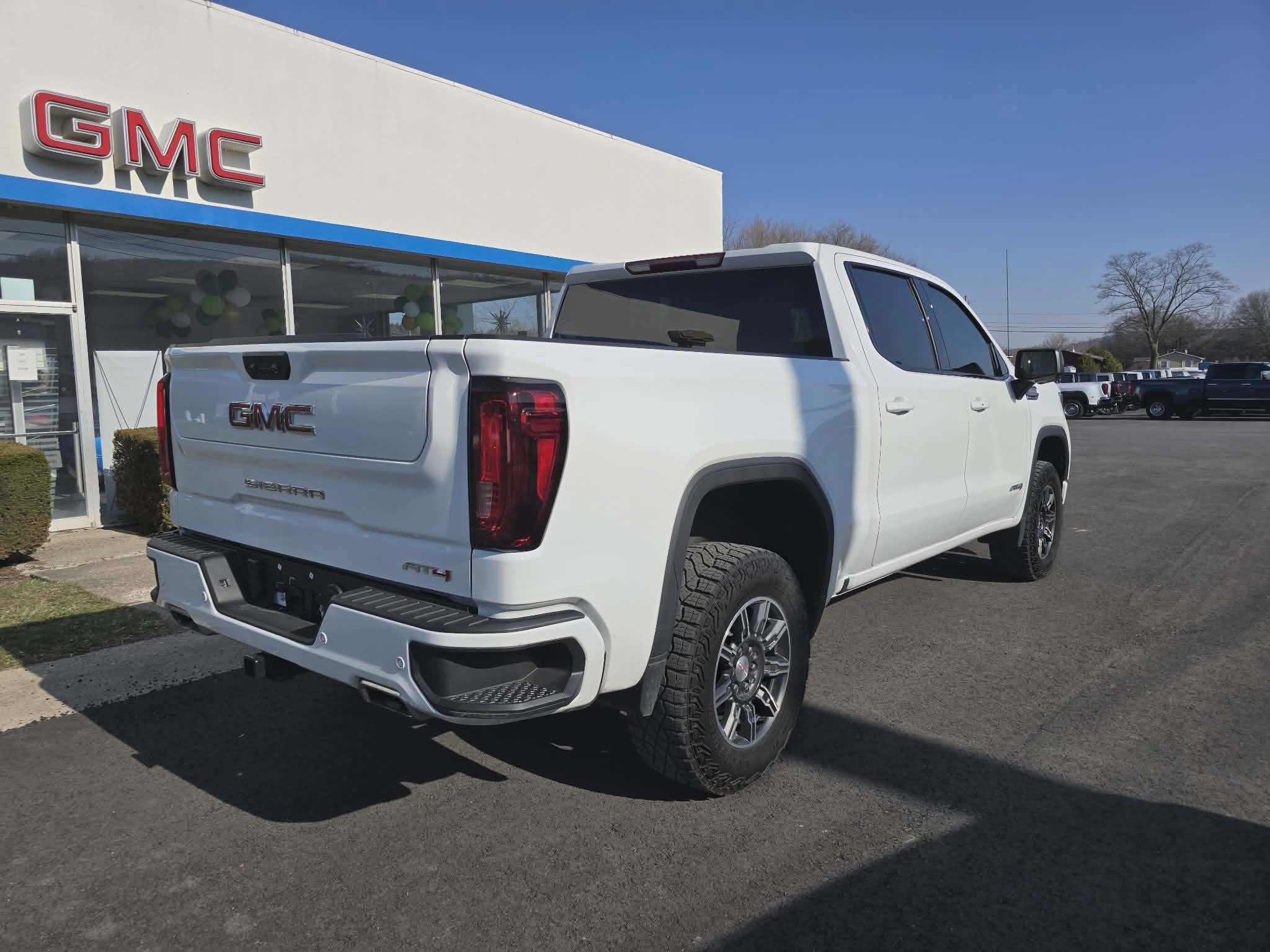 Used 2025 GMC Sierra 1500 AT4 image 3