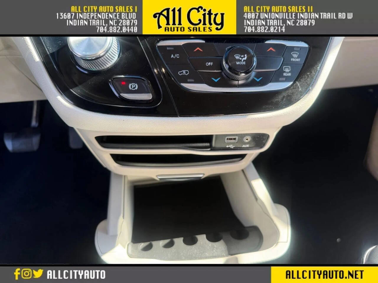 Used 2020 Chrysler Voyager Lxi FWD image 18