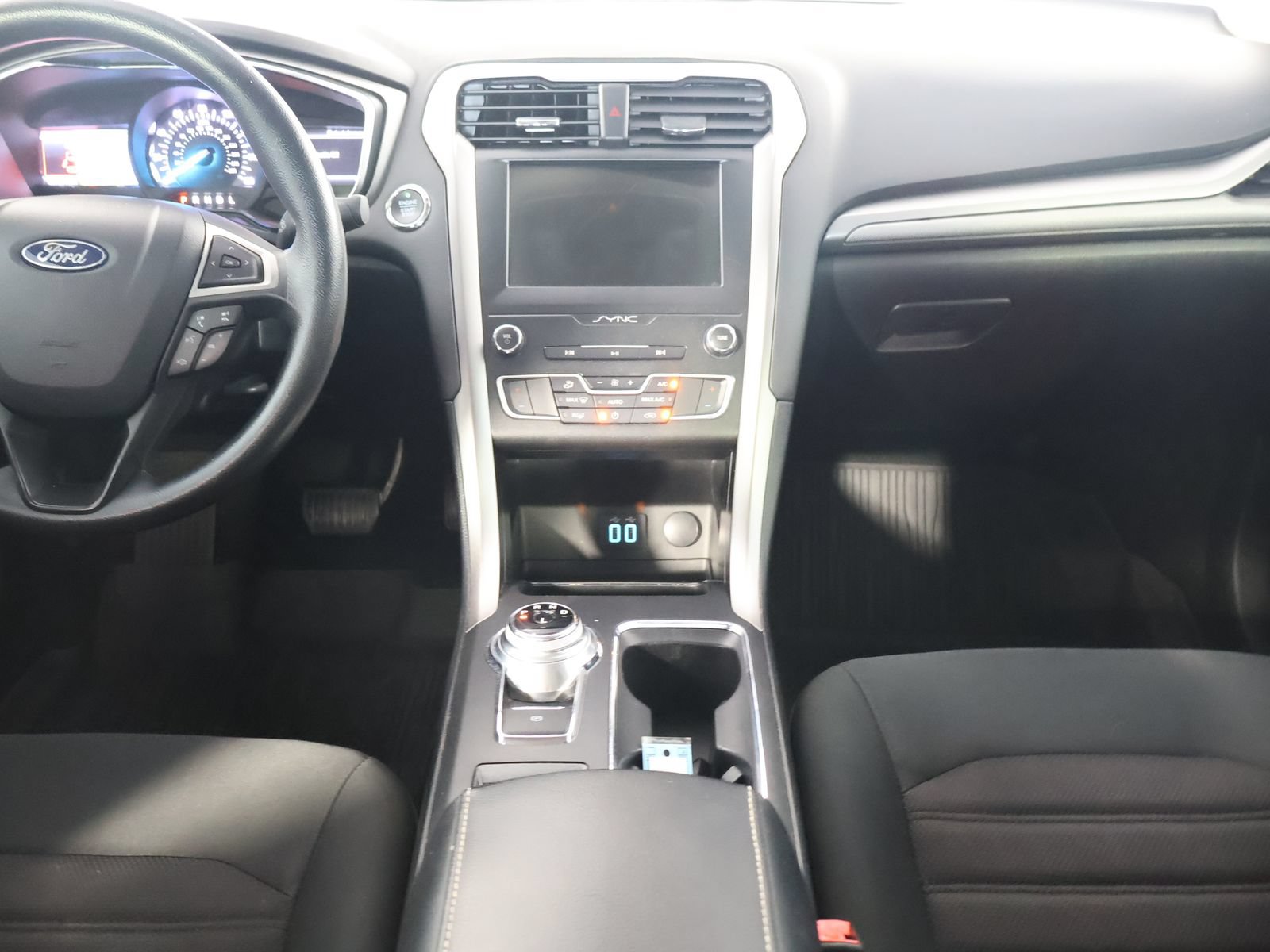 Used 2020 Ford Fusion SE FWD image 25