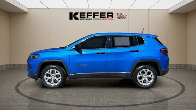Used 2024 Jeep Compass Sport image 2