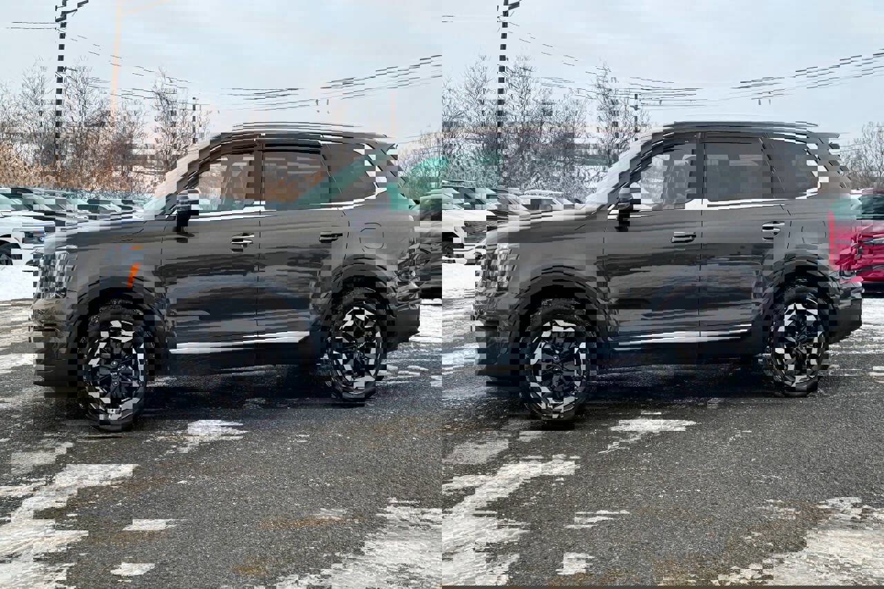 Used 2023 Kia Telluride S image 6