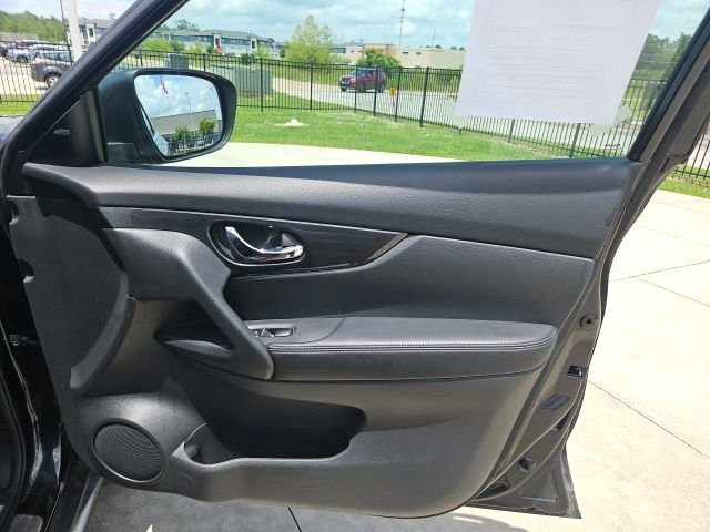 Used 2018 Nissan Rogue SV w/ Premium Package FWD image 28
