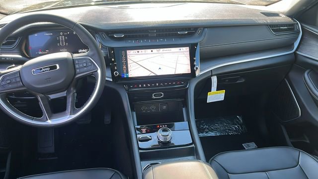New 2026 Jeep Grand Cherokee Limited w/ Limited Altitude Package AWD/4WD image 38