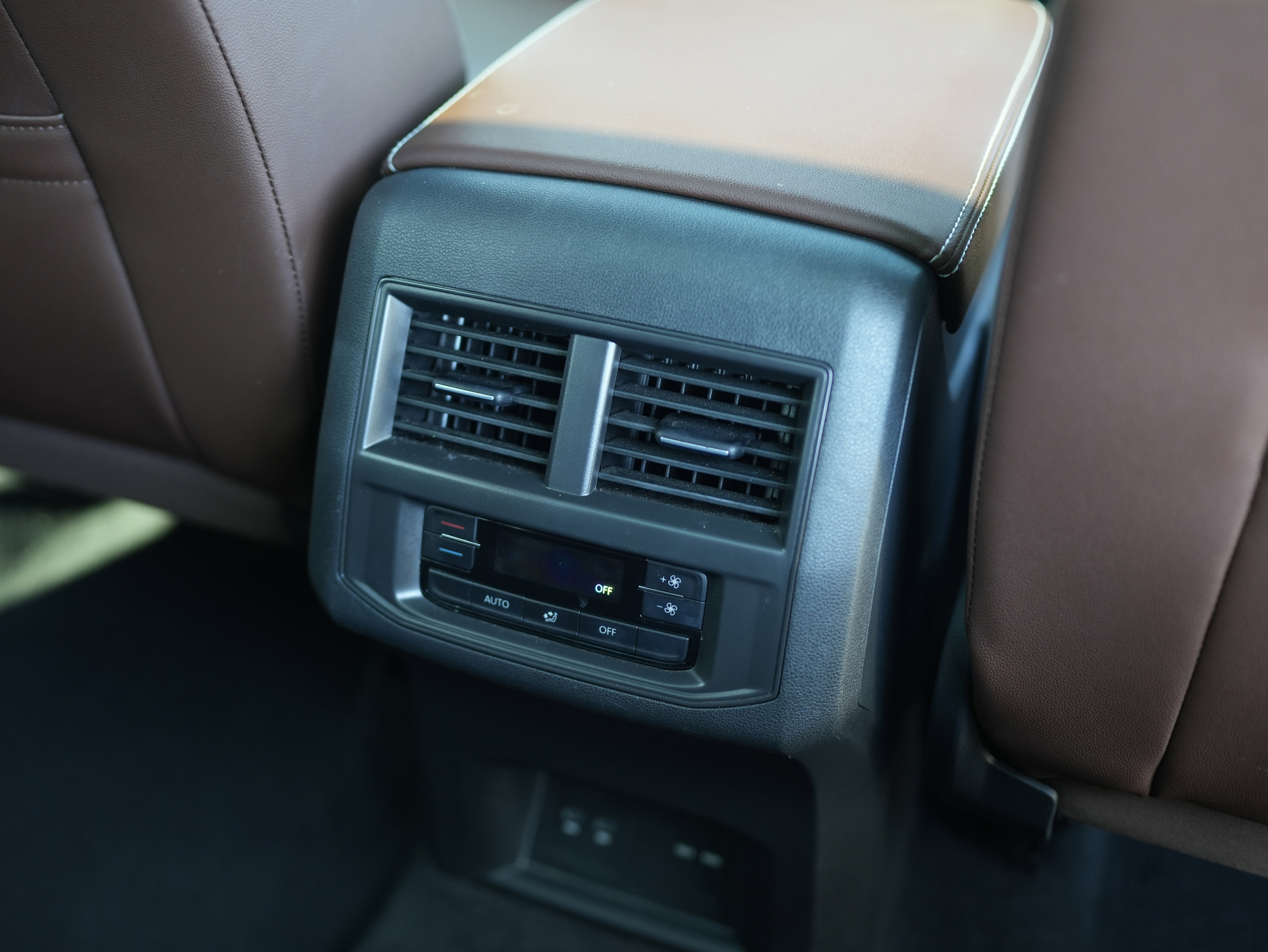 Certified 2023 Volkswagen Atlas SEL image 32