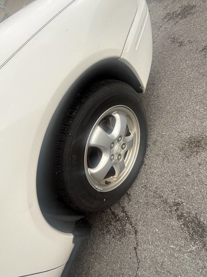 Used 2006 Ford Taurus SE FWD image 12