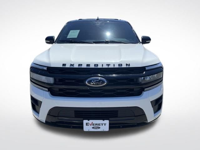 Used 2022 Ford Expedition Max Limited RWD image 2