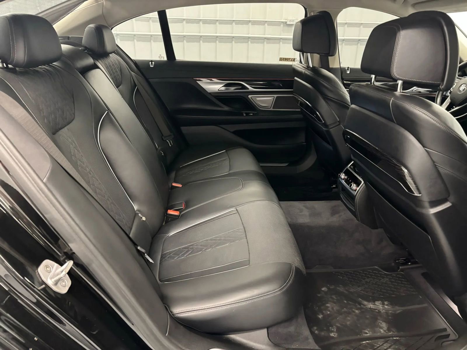 Used 2018 BMW 750i xDrive image 35