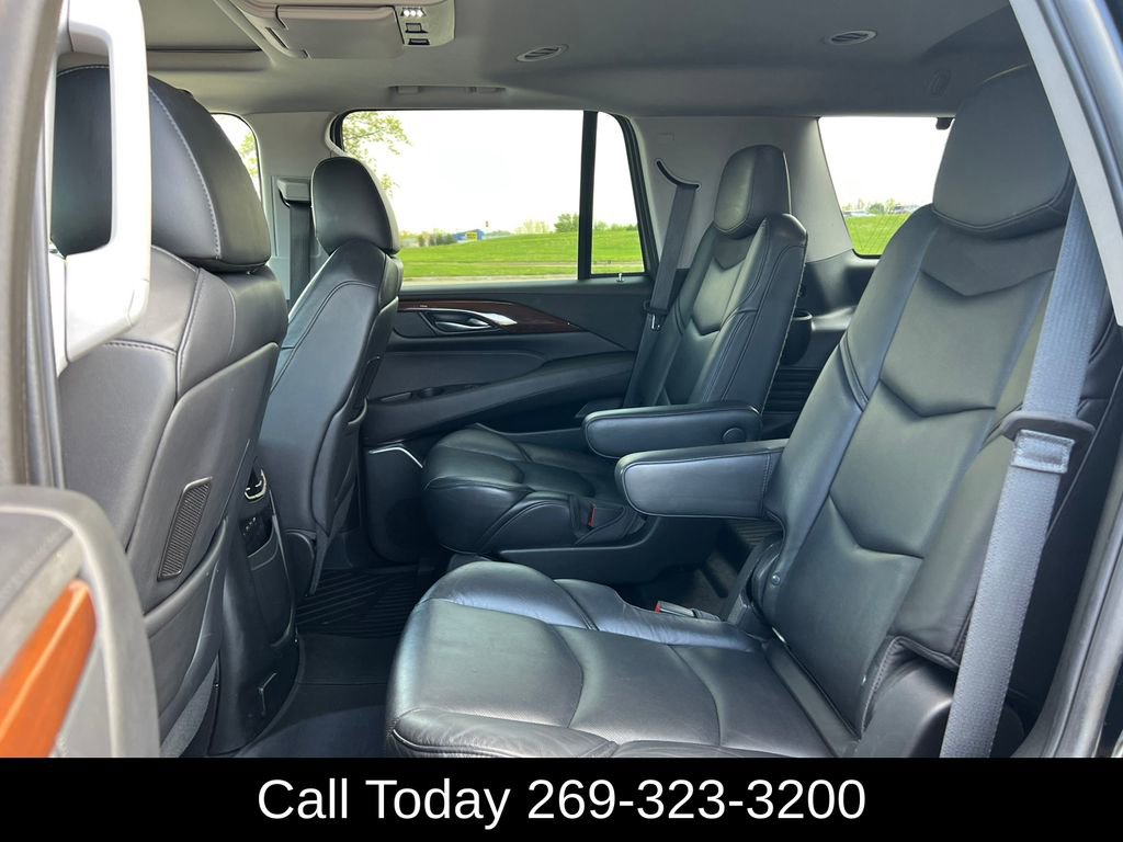 Used 2019 Cadillac Escalade Premium Luxury AWD/4WD image 4