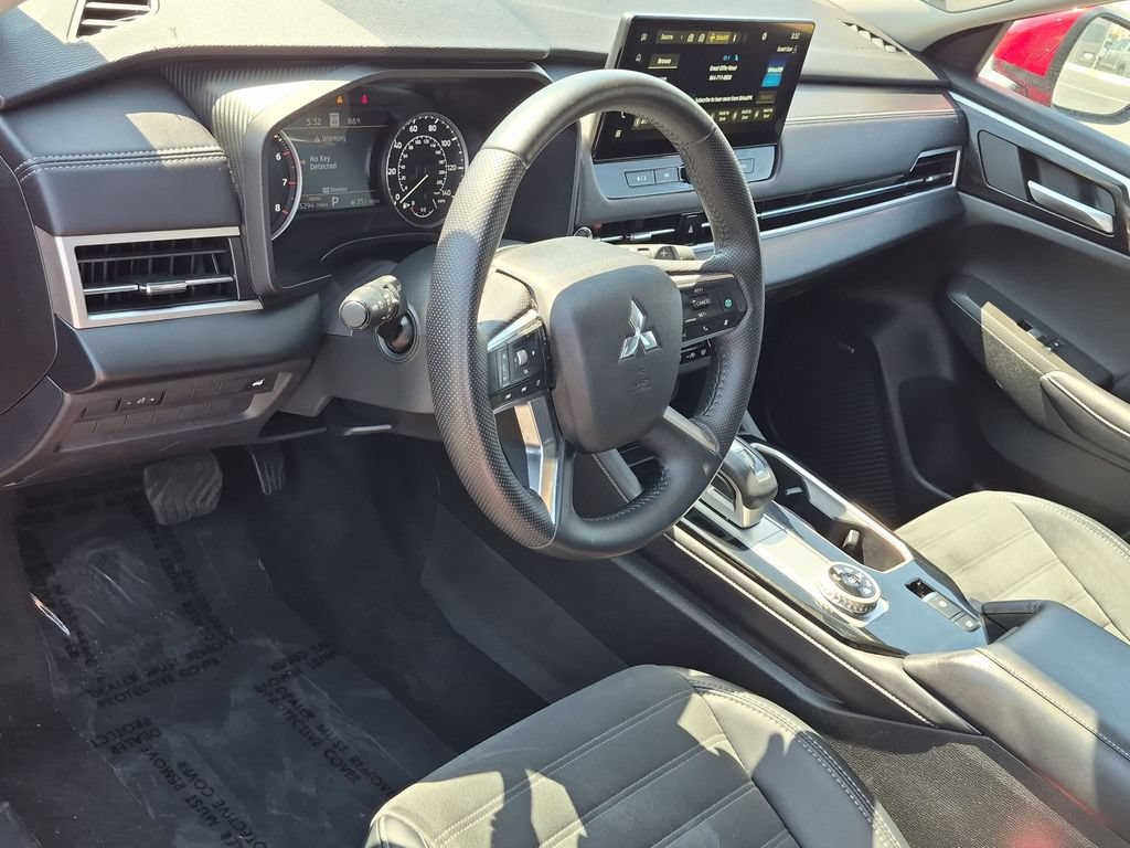 Used 2025 Mitsubishi Outlander SE AWD/4WD image 15