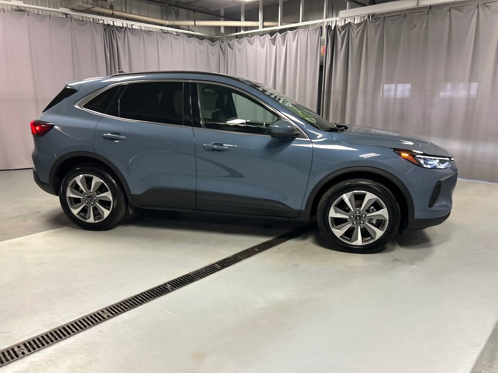 Used 2025 Ford Escape Platinum image 8