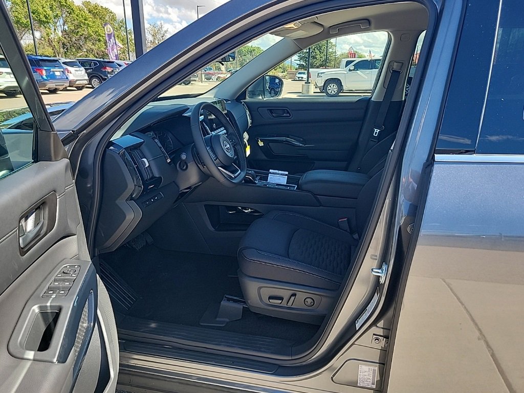 New 2025 Nissan Pathfinder SV w/ Cargo Package image 10