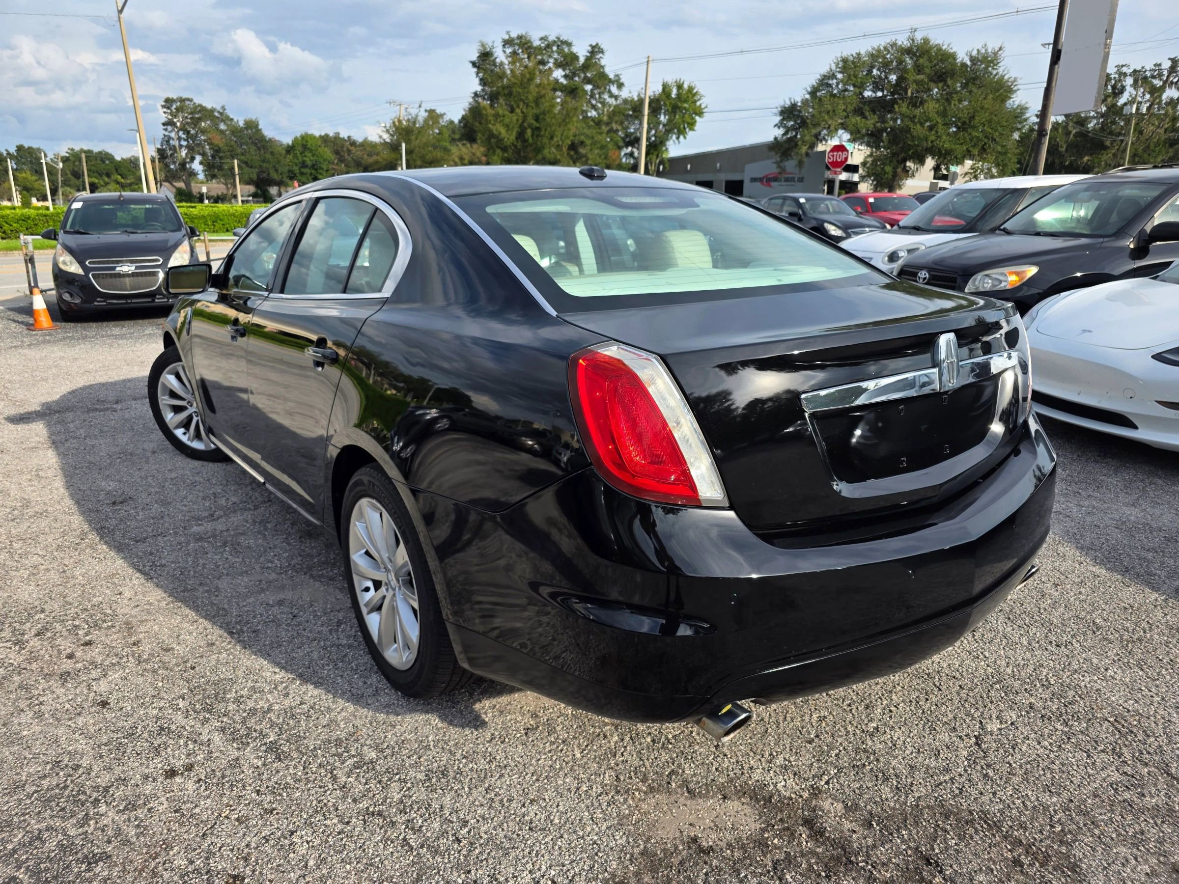 Used 2009 Lincoln MKS image 5