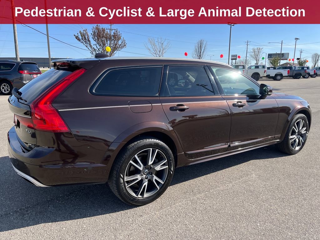 Used 2017 Volvo V90 T6 Cross Country image 5
