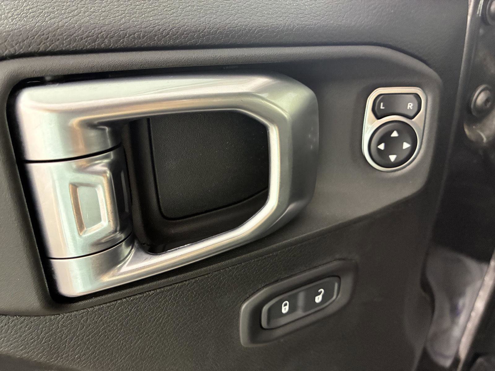 Used 2023 Jeep Wrangler Unlimited w/ Cold Weather Group AWD/4WD image 9