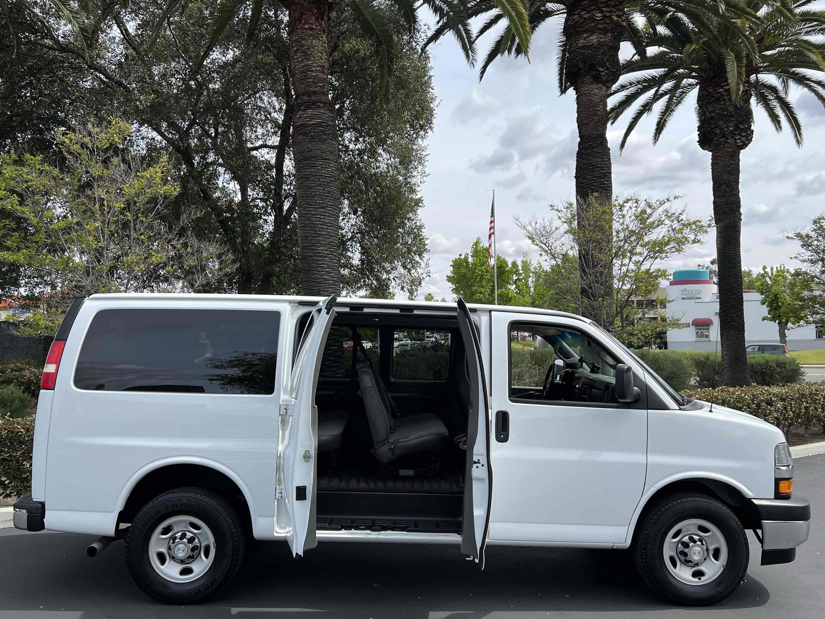 Used 2018 Chevrolet Express 3500 LT w/ LT Preferred Equipment Group RWD image 14