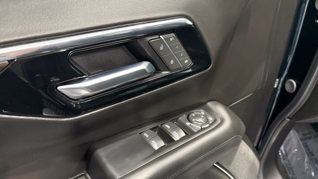 Used 2025 Chevrolet Suburban Z71 AWD/4WD image 18