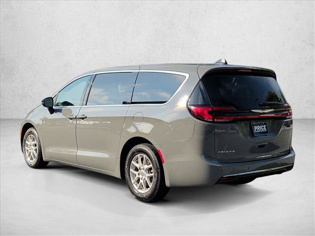 Used 2025 Chrysler Pacifica Select FWD image 7