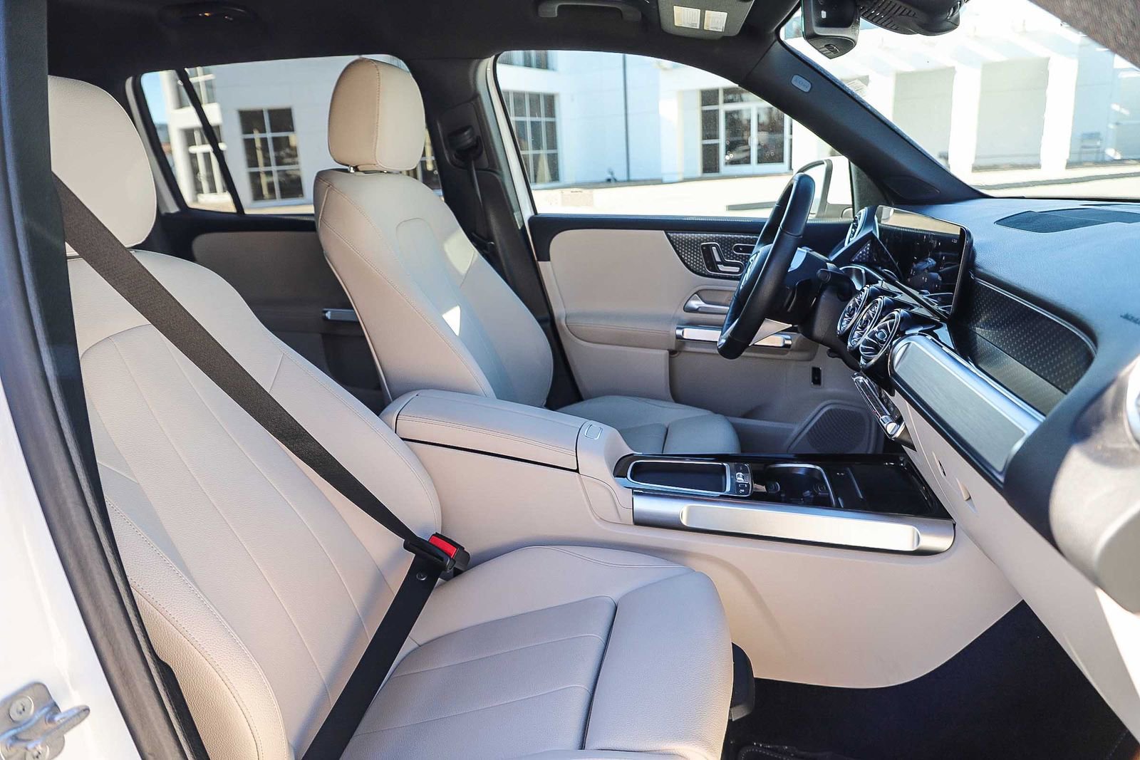 Certified 2025 Mercedes-Benz GLB 250 4MATIC image 17