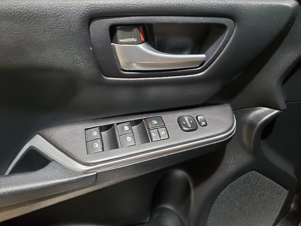 Used 2016 Toyota Camry SE FWD image 31