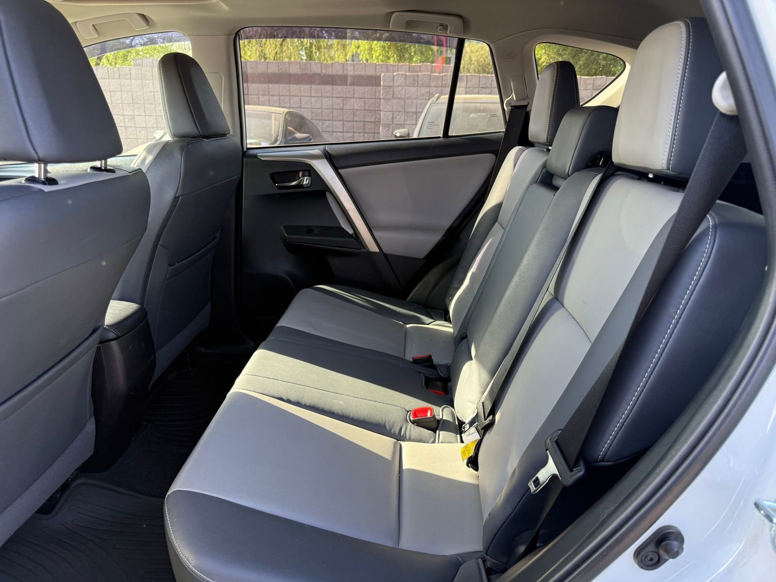 Used 2014 Toyota RAV4 Limited w/ Technology Package image 10