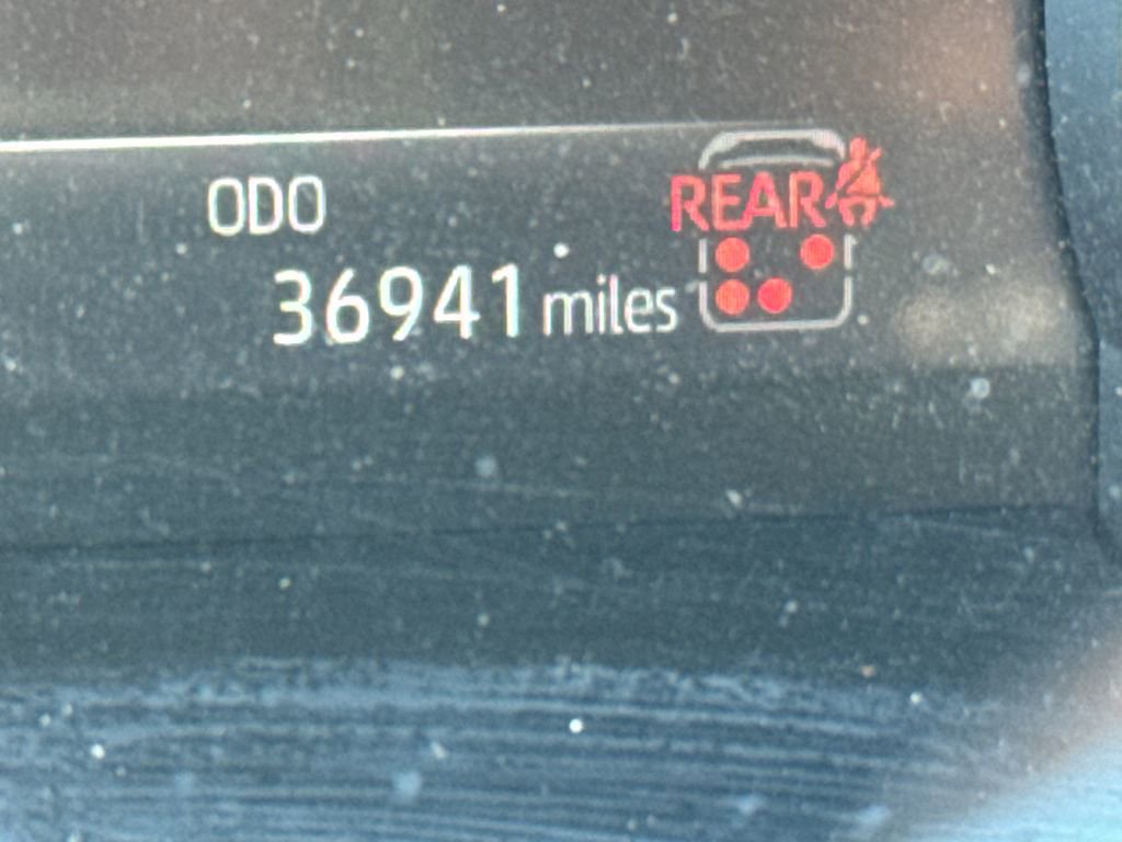 Used 2024 Toyota Highlander XLE AWD/4WD image 10