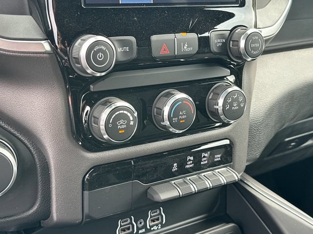New 2026 RAM 1500 Express AWD/4WD image 23