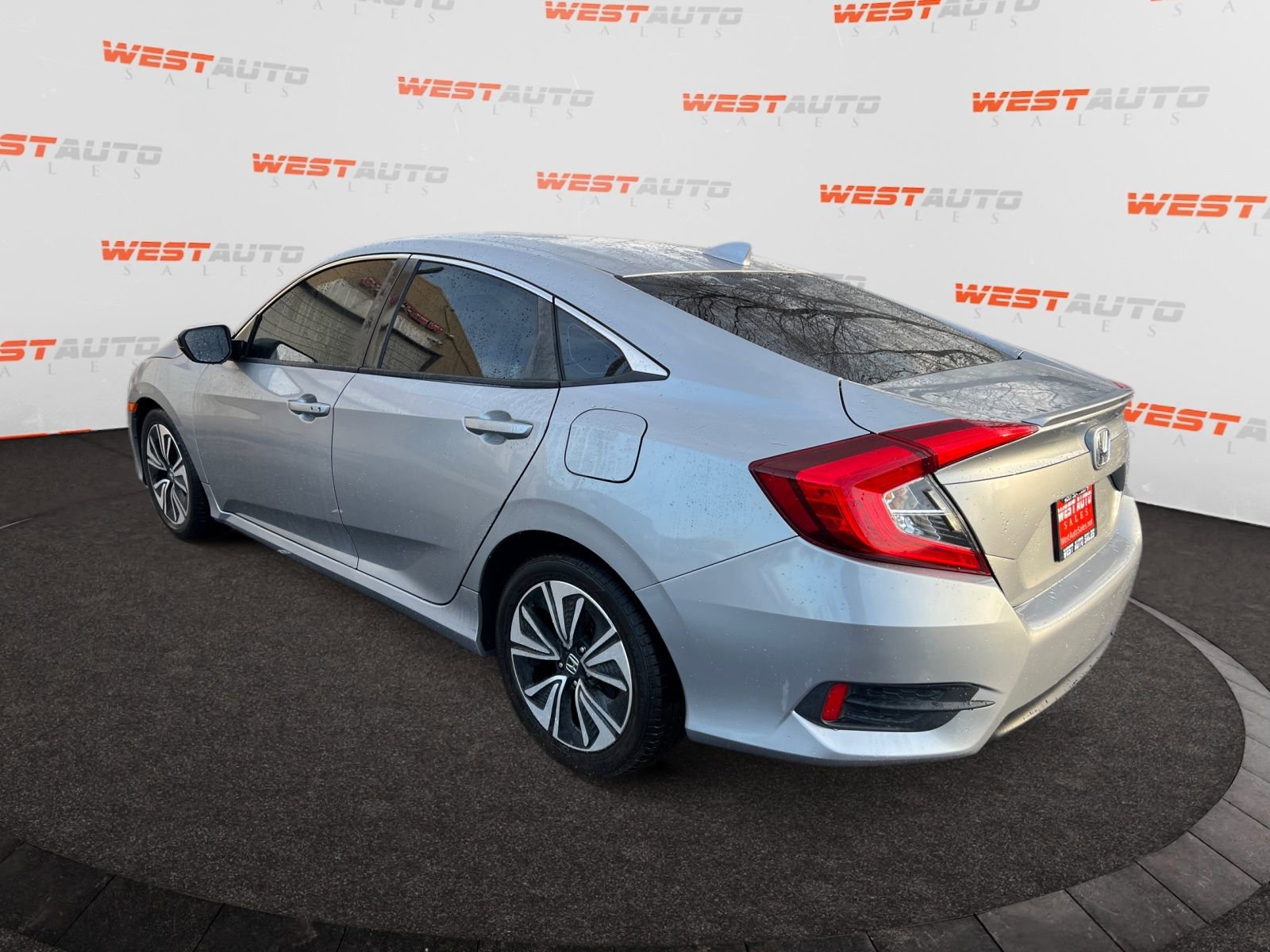 Used 2018 Honda Civic EX-L image 3