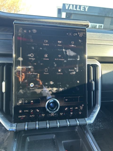 Used 2025 GMC Acadia Elevation image 9