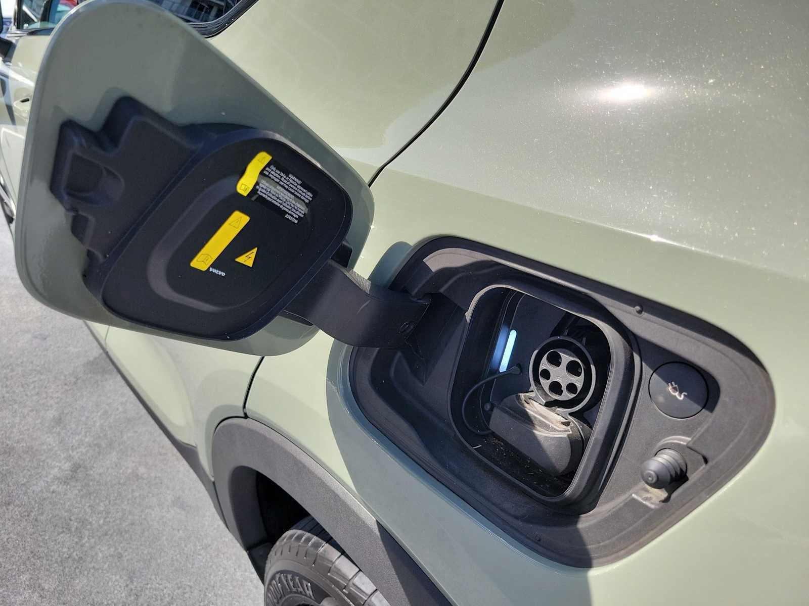 Used 2023 Volvo XC40 Recharge Plus AWD/4WD image 14