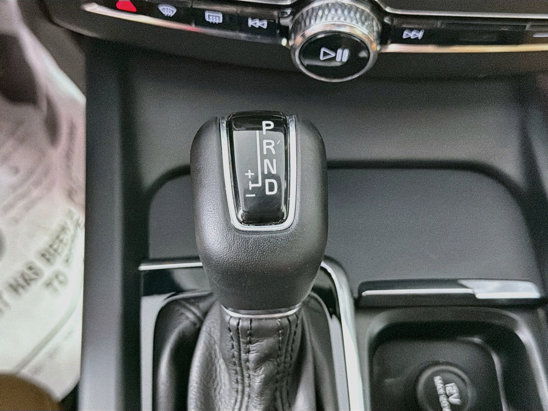 Used 2018 Volvo XC60 T5 Momentum w/ Convenience Package AWD/4WD image 17