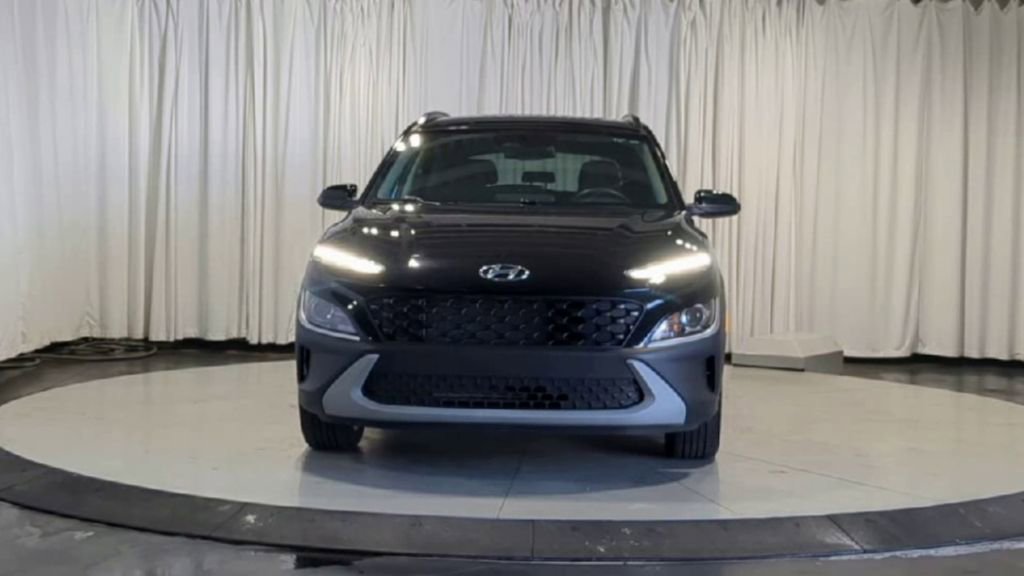 Used 2023 Hyundai Kona SEL AWD/4WD image 3