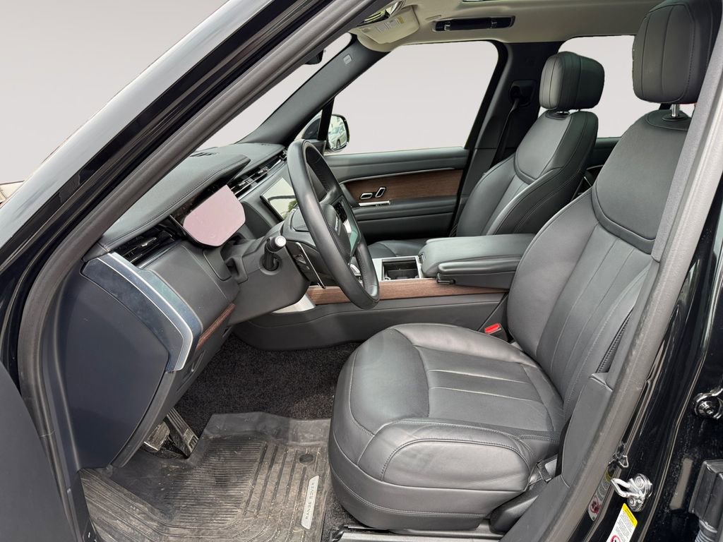 Used 2025 Land Rover Range Rover SE AWD/4WD image 2