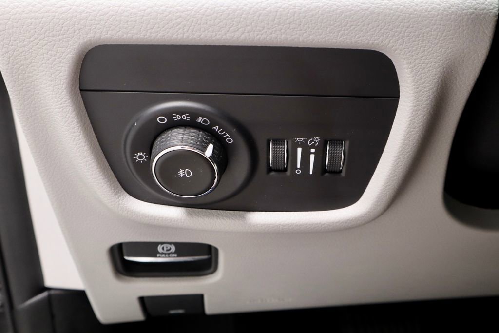 Used 2023 Jeep Grand Cherokee L Overland image 31